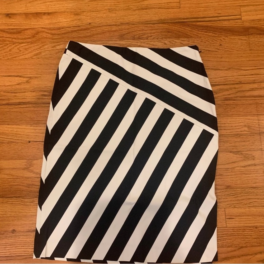 Banana Republic Black and White Skirt